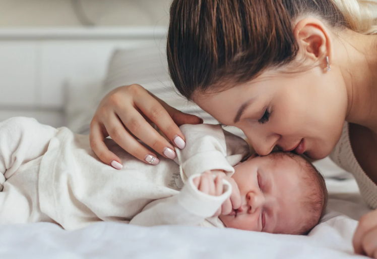 Why Does My Breastmilk Look Watery? A Guide for European Mums